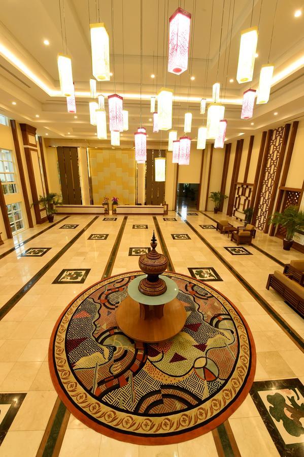 The Hotel Grand Ace Naypyidaw Exterior foto